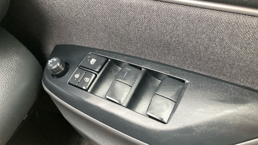Toyota Yaris Cross 1.5 Hybrid Icon 5dr CVT Hybrid Estate - Image 30