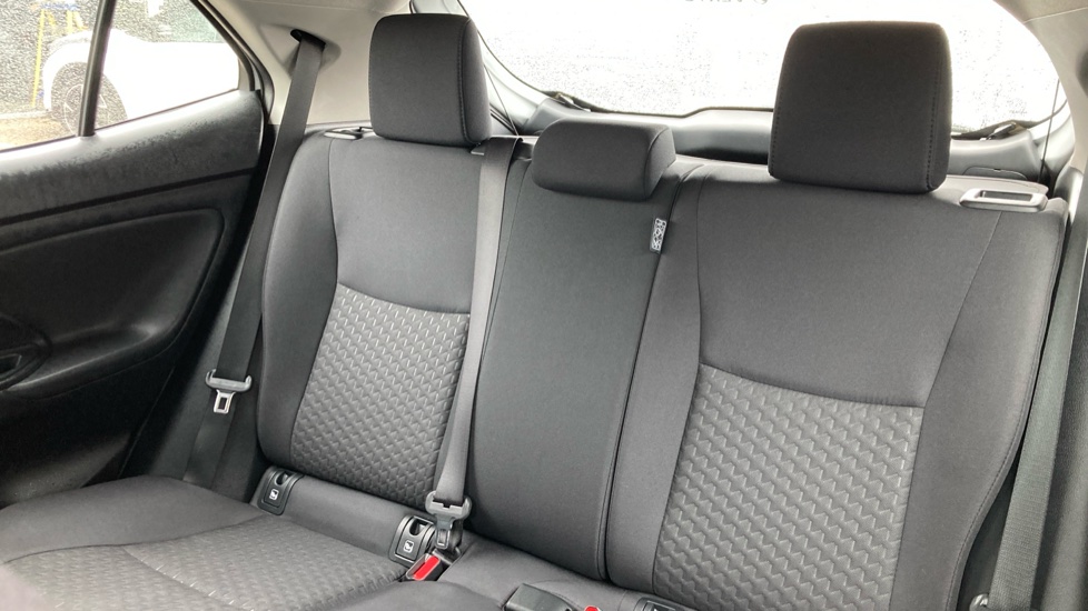 Toyota Yaris Cross 1.5 Hybrid Icon 5dr CVT Hybrid Estate - Image 39