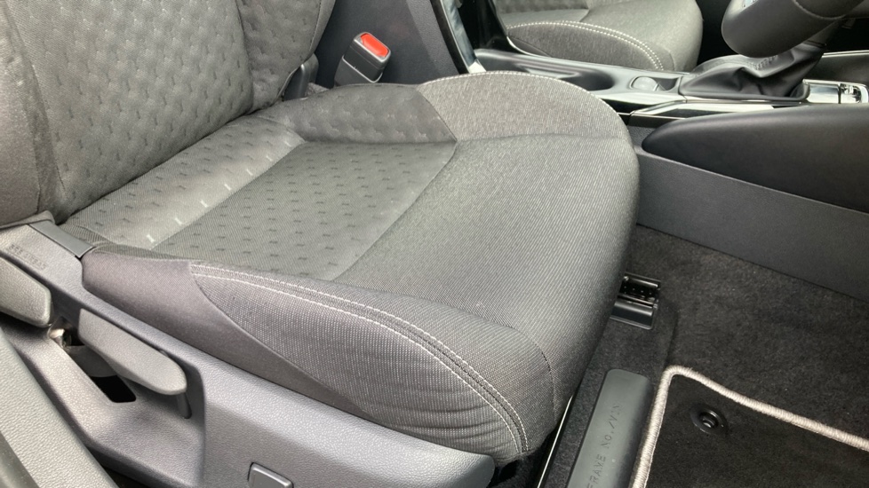 Toyota Corolla 2.0 Hybrid 178 Icon 5dr CVT Hybrid Hatchback - Image 17