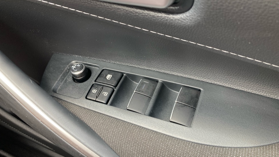 Toyota Corolla 2.0 Hybrid 178 Icon 5dr CVT Hybrid Hatchback - Image 32