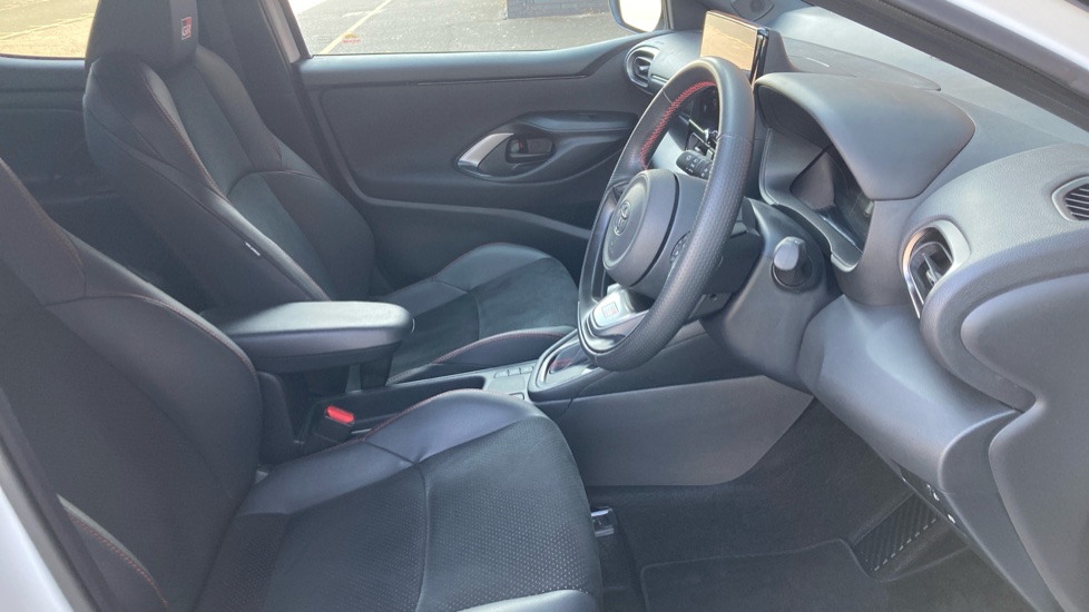Toyota Yaris 1.5 Hybrid 130 GR Sport 5dr CVT Hybrid Hatchback - Image 12