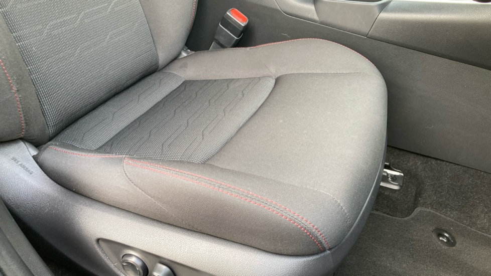 Toyota RAV4 2.5 PHEV Design 5dr CVT Estate - Image 17