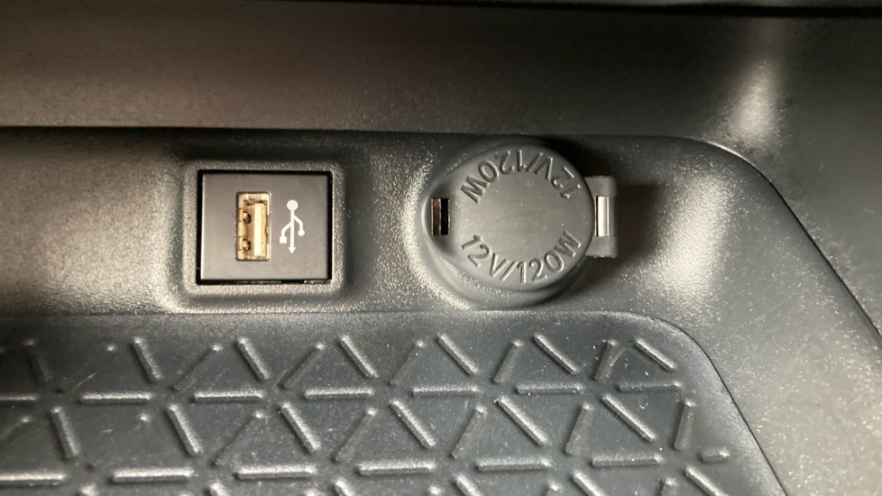 Toyota RAV4 2.5 PHEV Design 5dr CVT Estate - Image 36