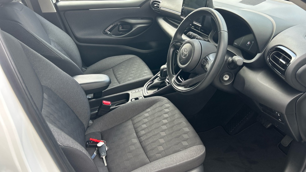 Toyota Yaris 1.5 Hybrid Design 5dr CVT Hybrid Hatchback - Image 12