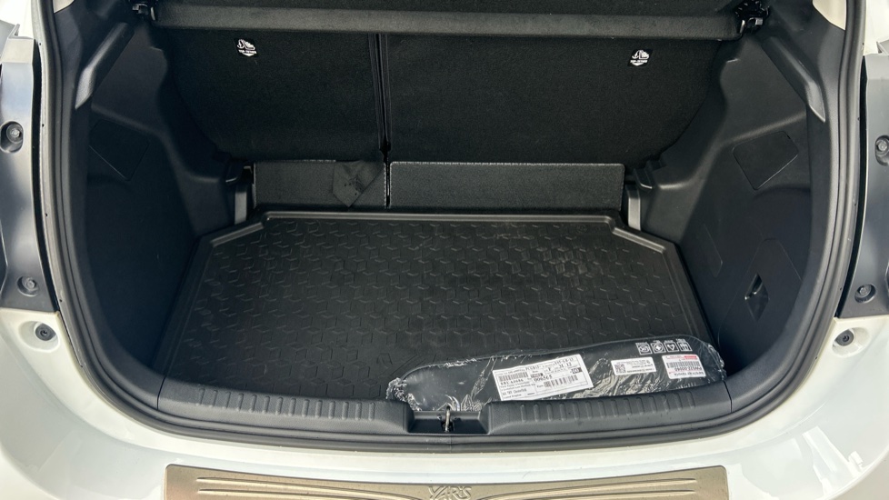 Toyota Yaris 1.5 Hybrid Design 5dr CVT Hybrid Hatchback - Image 13