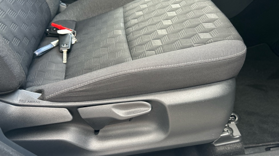 Toyota Yaris 1.5 Hybrid Design 5dr CVT Hybrid Hatchback - Image 17