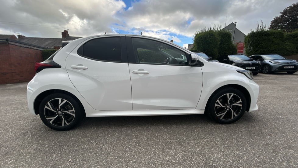 Toyota Yaris 1.5 Hybrid Design 5dr CVT Hybrid Hatchback - Image 23