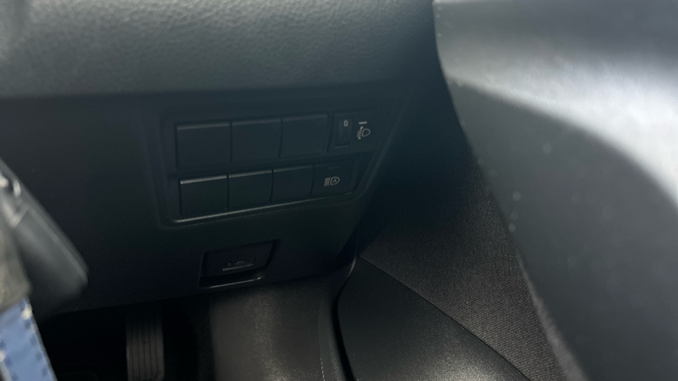 Toyota Yaris 1.5 Hybrid Design 5dr CVT Hybrid Hatchback - Image 33