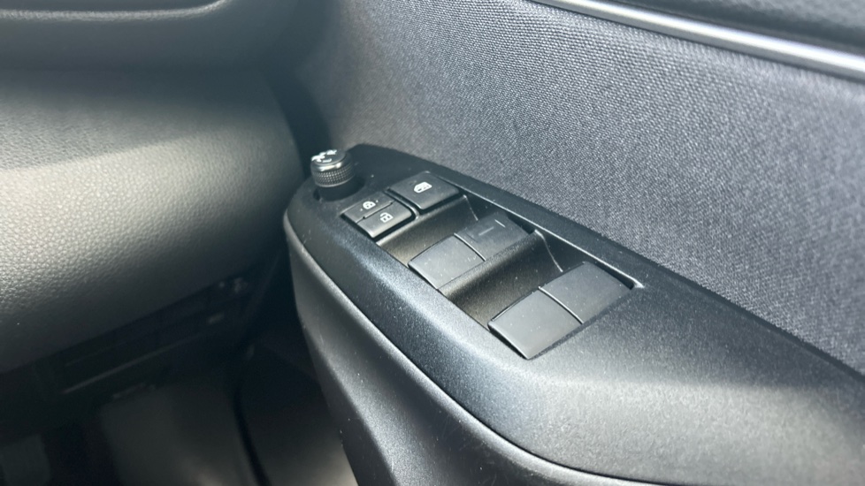 Toyota Yaris 1.5 Hybrid Design 5dr CVT Hybrid Hatchback - Image 34