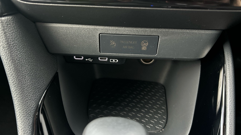 Toyota Yaris 1.5 Hybrid Design 5dr CVT Hybrid Hatchback - Image 36
