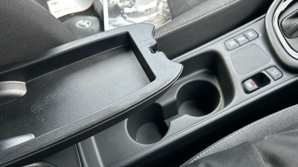 Toyota Yaris 1.5 Hybrid Design 5dr CVT Hybrid Hatchback - Image 38