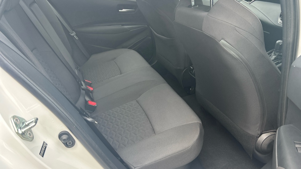 Toyota Corolla 1.8 VVT-i Hybrid Icon 5dr CVT Hybrid Estate - Image 8