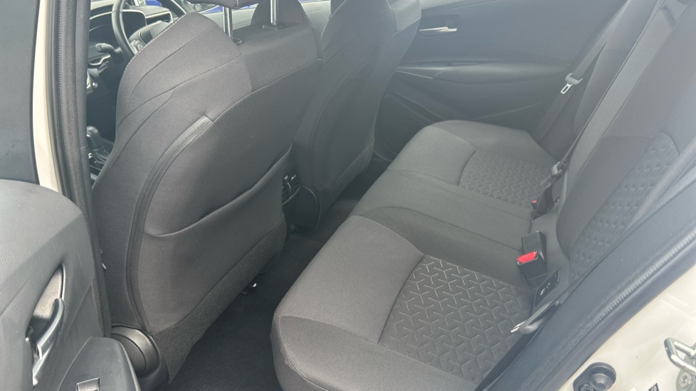 Toyota Corolla 1.8 VVT-i Hybrid Icon 5dr CVT Hybrid Estate - Image 15