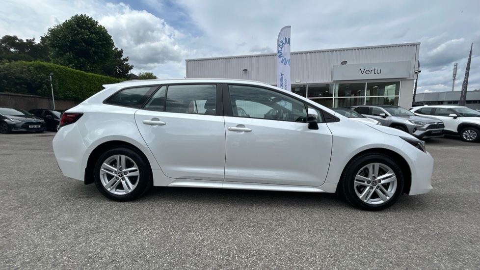 Toyota Corolla 1.8 VVT-i Hybrid Icon 5dr CVT Hybrid Estate - Image 23