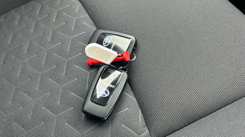 Toyota Corolla 1.8 VVT-i Hybrid Icon 5dr CVT Hybrid Estate - Image 28