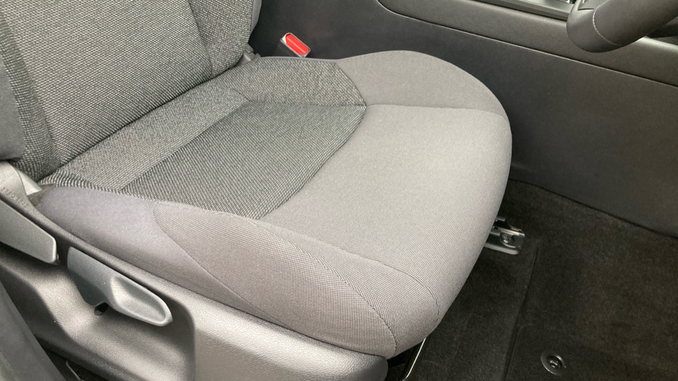 Toyota C-HR 1.8 Hybrid Icon 5dr CVT Hybrid Hatchback - Image 17