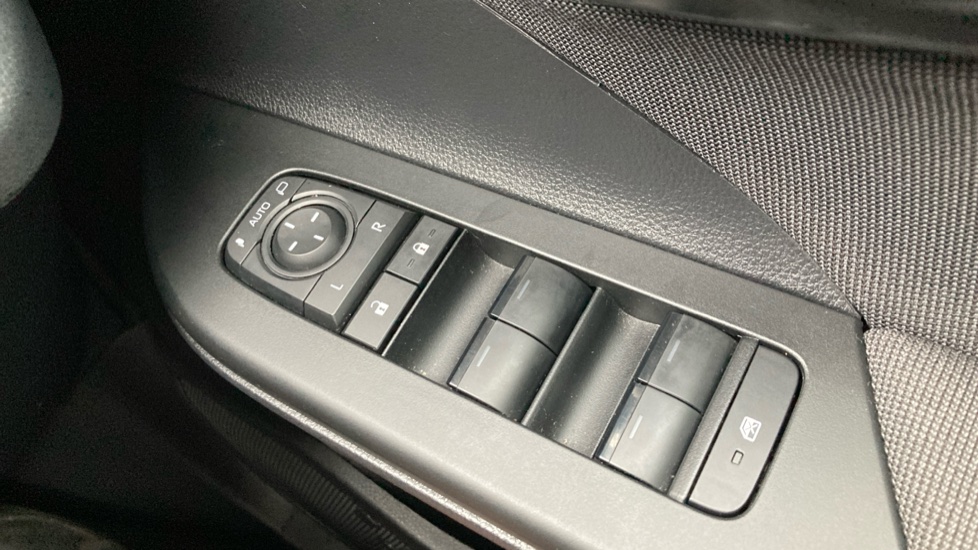 Toyota C-HR 1.8 Hybrid Icon 5dr CVT Hybrid Hatchback - Image 30