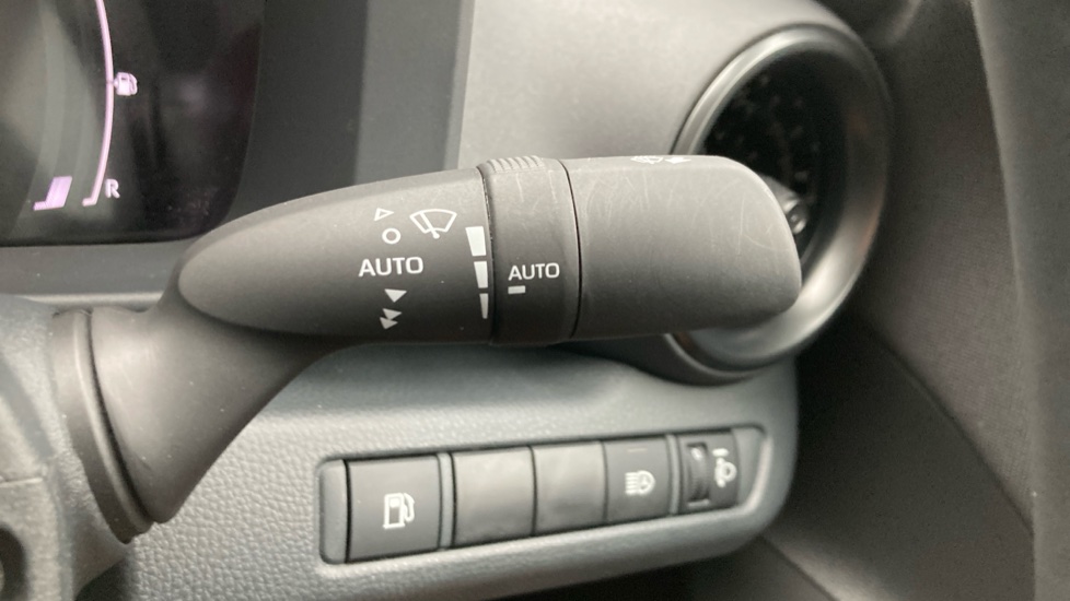 Toyota C-HR 1.8 Hybrid Icon 5dr CVT Hybrid Hatchback - Image 32