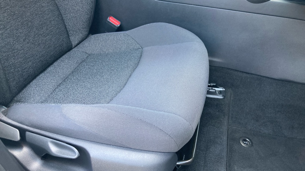 Toyota C-HR 1.8 Hybrid Icon 5dr CVT Hybrid Hatchback - Image 17