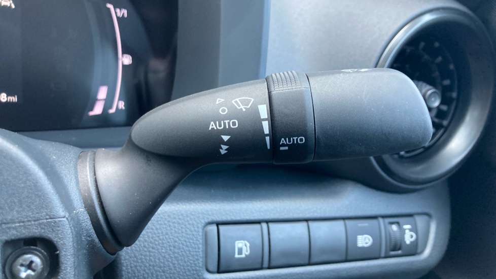 Toyota C-HR 1.8 Hybrid Icon 5dr CVT Hybrid Hatchback - Image 33