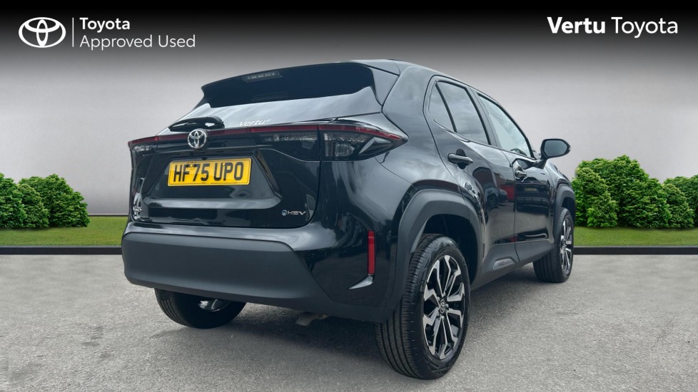 Toyota Yaris Cross 1.5 Hybrid Design 5dr CVT Hybrid Estate - Image 2