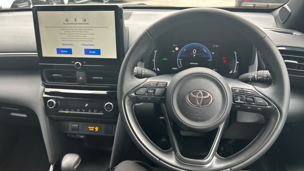 Toyota Yaris Cross 1.5 Hybrid Design 5dr CVT Hybrid Estate - Image 7