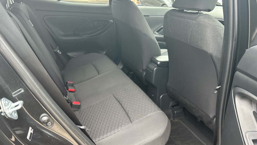 Toyota Yaris Cross 1.5 Hybrid Design 5dr CVT Hybrid Estate - Image 8