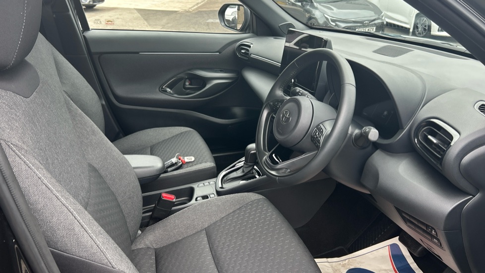 Toyota Yaris Cross 1.5 Hybrid Design 5dr CVT Hybrid Estate - Image 12