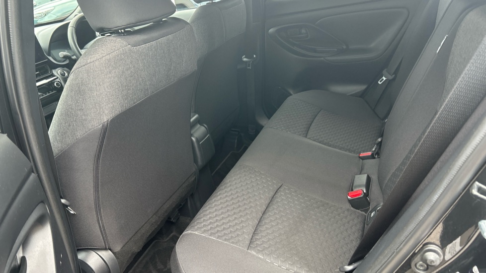 Toyota Yaris Cross 1.5 Hybrid Design 5dr CVT Hybrid Estate - Image 15