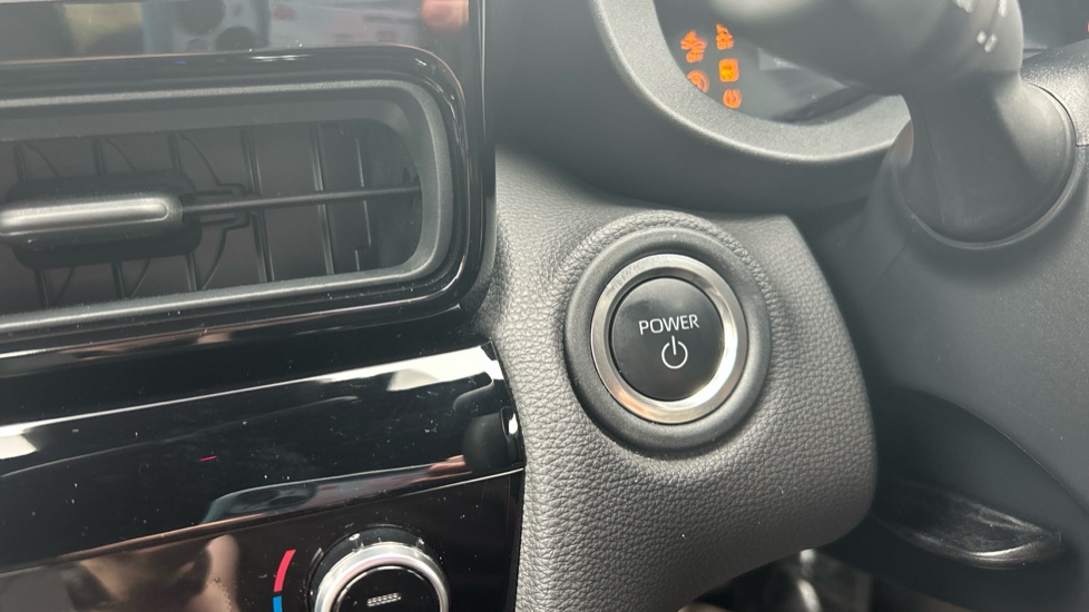 Toyota Yaris Cross 1.5 Hybrid Design 5dr CVT Hybrid Estate - Image 16