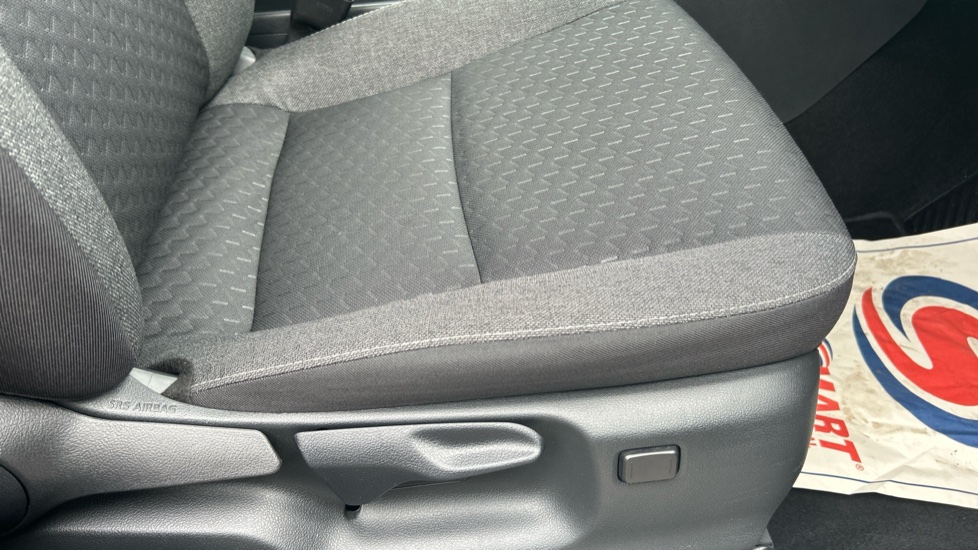Toyota Yaris Cross 1.5 Hybrid Design 5dr CVT Hybrid Estate - Image 17