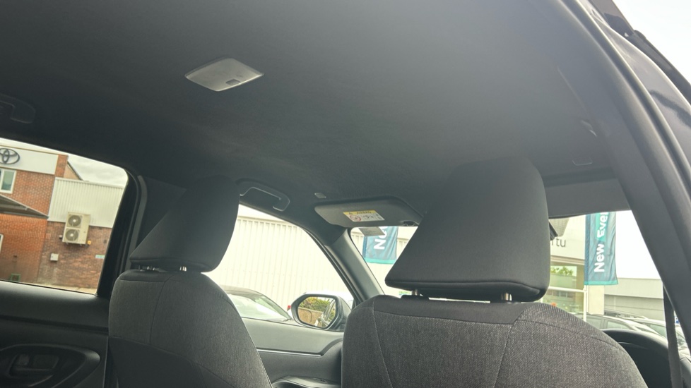 Toyota Yaris Cross 1.5 Hybrid Design 5dr CVT Hybrid Estate - Image 19