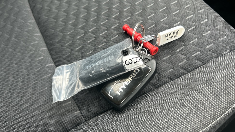 Toyota Yaris Cross 1.5 Hybrid Design 5dr CVT Hybrid Estate - Image 28