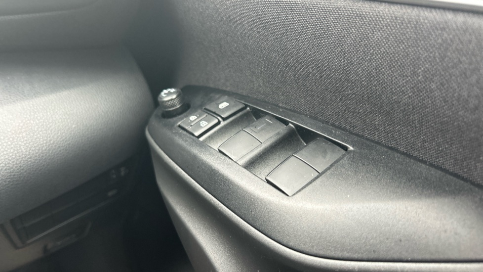 Toyota Yaris Cross 1.5 Hybrid Design 5dr CVT Hybrid Estate - Image 33