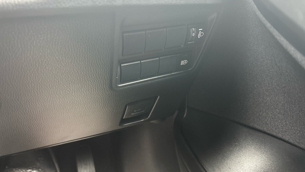Toyota Yaris Cross 1.5 Hybrid Design 5dr CVT Hybrid Estate - Image 34