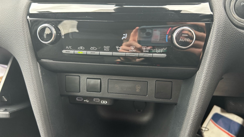 Toyota Yaris Cross 1.5 Hybrid Design 5dr CVT Hybrid Estate - Image 40