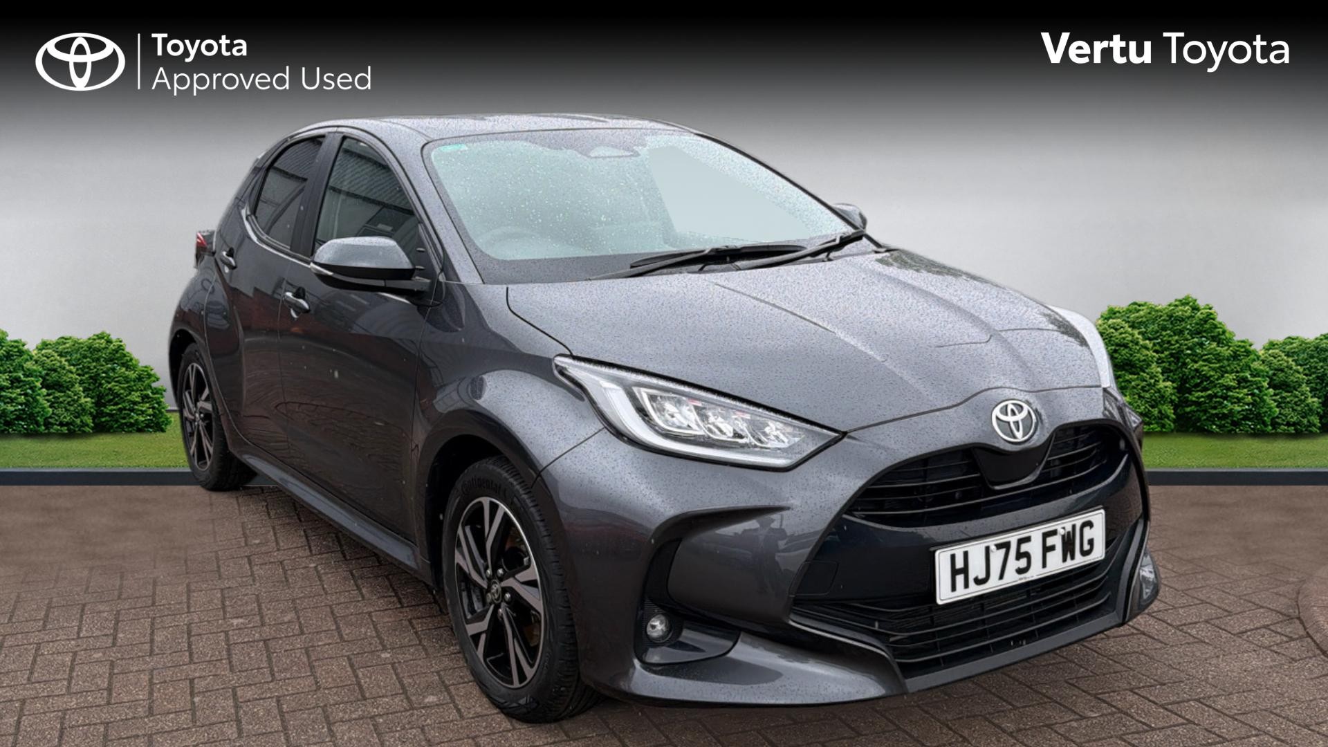Toyota Yaris listing photo
