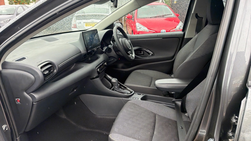 Toyota Yaris 1.5 Hybrid Design 5dr CVT Hybrid Hatchback - Image 5