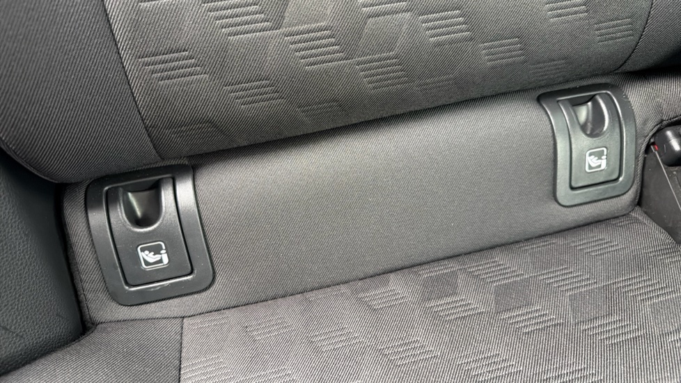 Toyota Yaris 1.5 Hybrid Design 5dr CVT Hybrid Hatchback - Image 14
