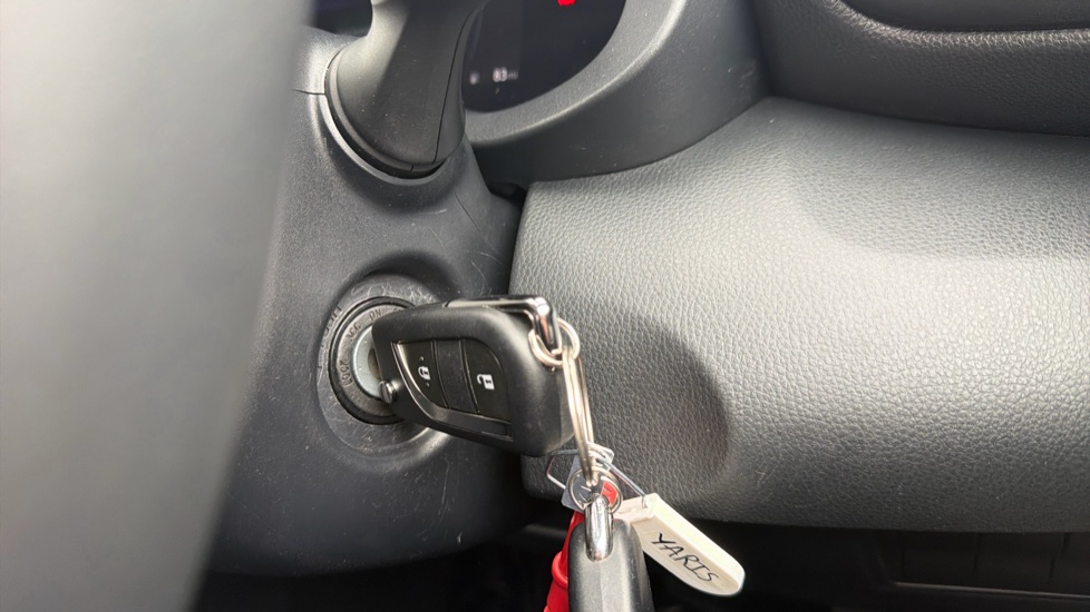 Toyota Yaris 1.5 Hybrid Design 5dr CVT Hybrid Hatchback - Image 16
