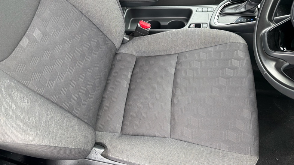 Toyota Yaris 1.5 Hybrid Design 5dr CVT Hybrid Hatchback - Image 17