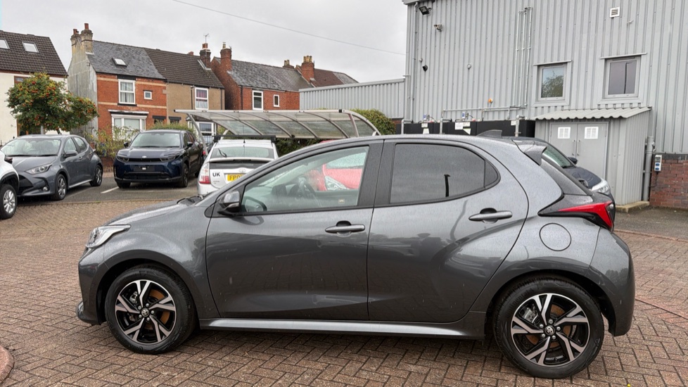 Toyota Yaris 1.5 Hybrid Design 5dr CVT Hybrid Hatchback - Image 24