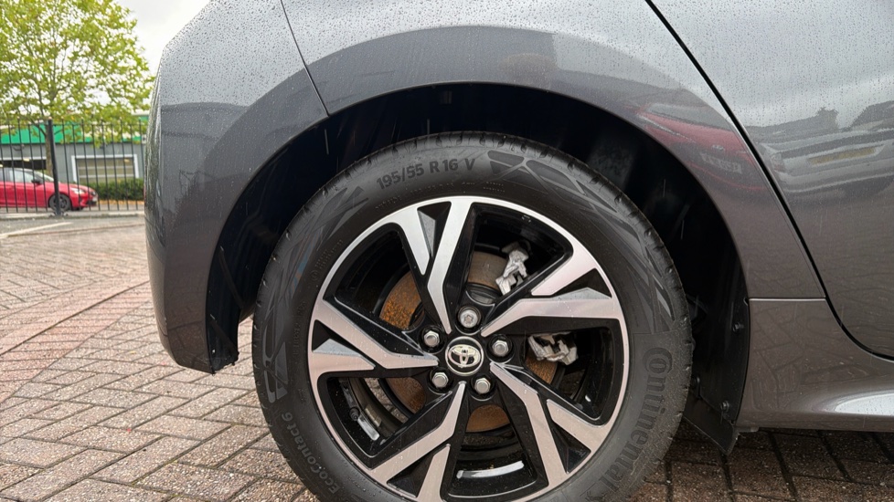 Toyota Yaris 1.5 Hybrid Design 5dr CVT Hybrid Hatchback - Image 25