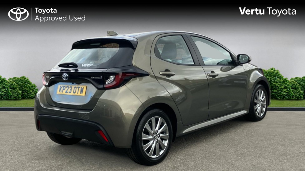 Toyota Yaris 1.5 Hybrid Icon 5dr CVT Hybrid Hatchback - Image 2