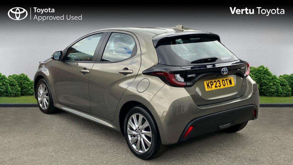 Toyota Yaris 1.5 Hybrid Icon 5dr CVT Hybrid Hatchback - Image 4