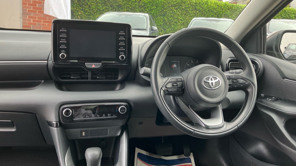 Toyota Yaris 1.5 Hybrid Icon 5dr CVT Hybrid Hatchback - Image 6