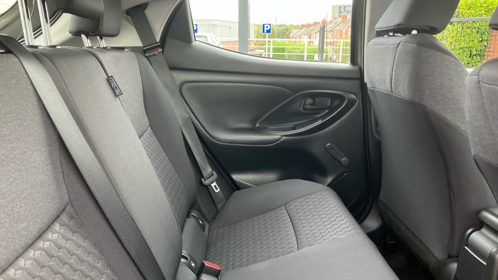 Toyota Yaris 1.5 Hybrid Icon 5dr CVT Hybrid Hatchback - Image 8