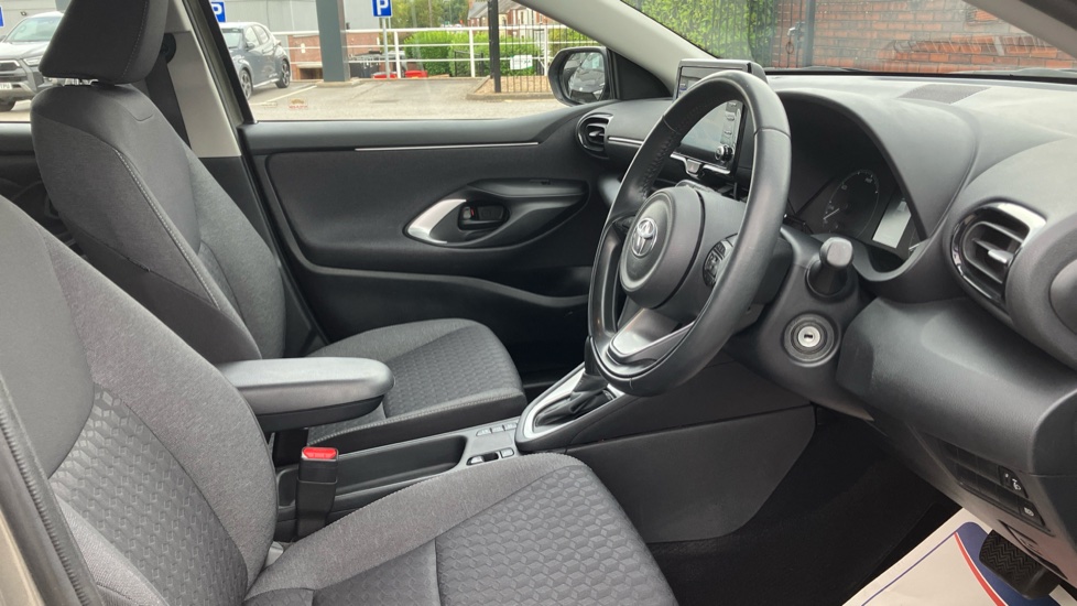 Toyota Yaris 1.5 Hybrid Icon 5dr CVT Hybrid Hatchback - Image 12