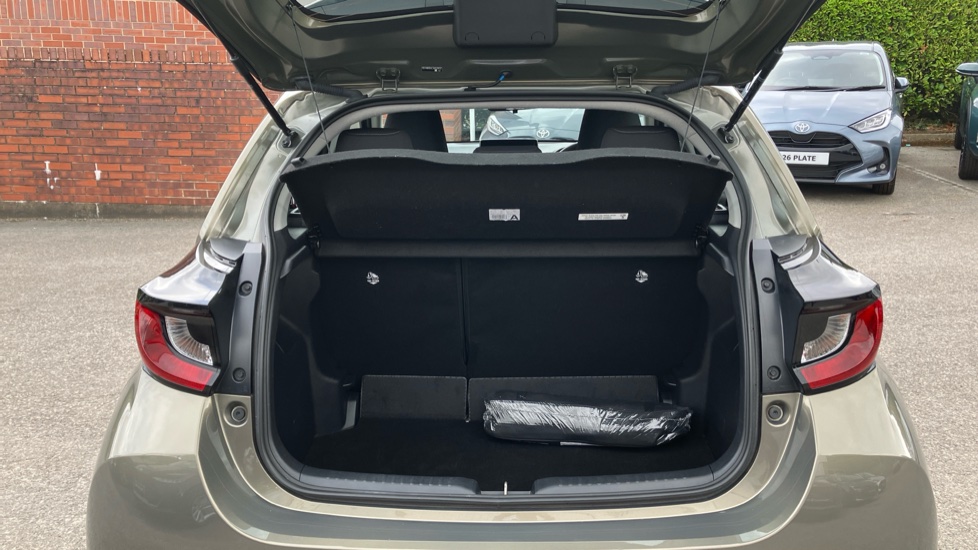 Toyota Yaris 1.5 Hybrid Icon 5dr CVT Hybrid Hatchback - Image 13