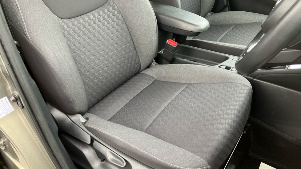 Toyota Yaris 1.5 Hybrid Icon 5dr CVT Hybrid Hatchback - Image 17